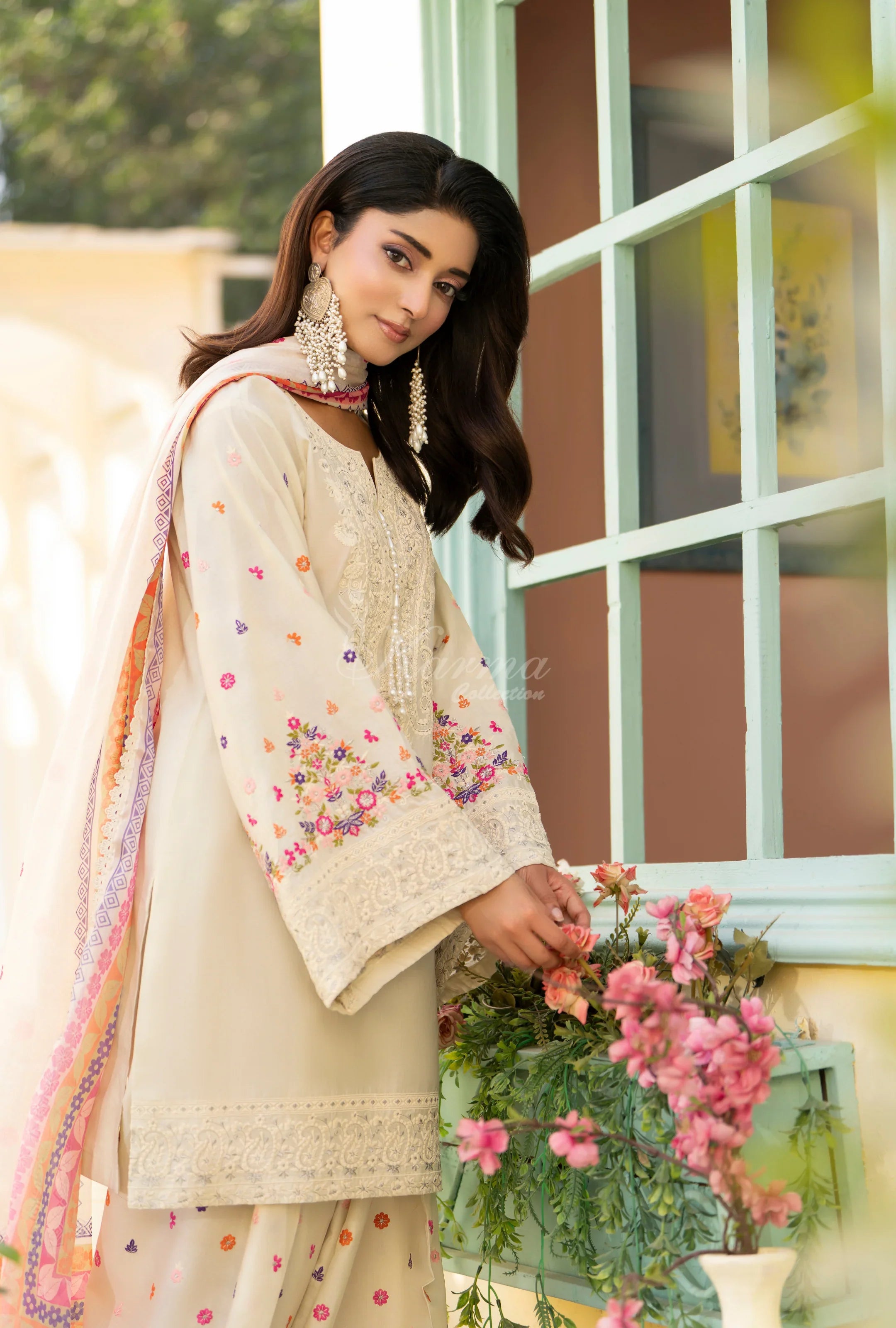 Original karma collection 3pc outfit with embroidery farshi Shalwar ANTIQUE PEARL
KC-1556
