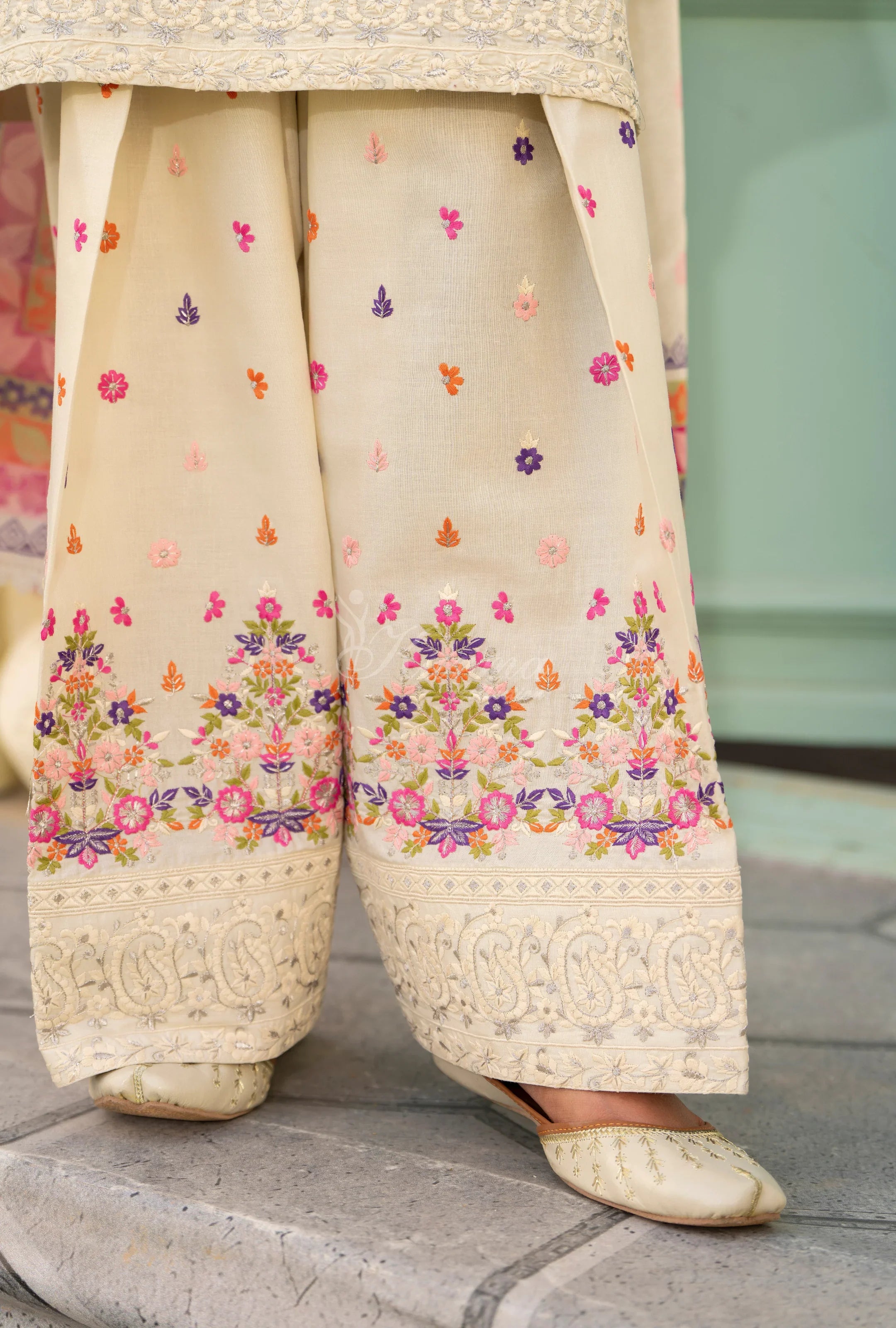 Original karma collection 3pc outfit with embroidery farshi Shalwar ANTIQUE PEARL
KC-1556