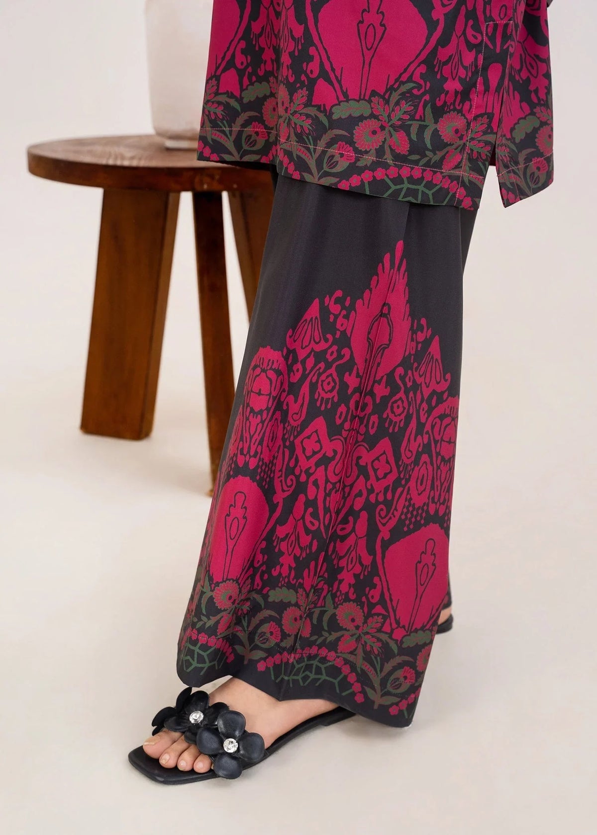 AL-1018 Taraaz – Blood Red & Black Printed 2-Piece Poly Lawn Suit