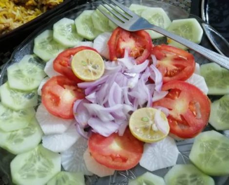 it is vegan food type. Made of different vegetables, cucumber, tomato, onion, salad leaf, lemon etc. It is usually served with meal. People use this while dieting. It is made of fresh vegetable, very healthy.